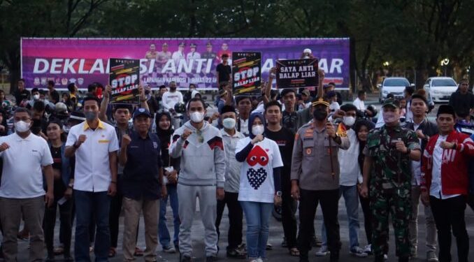 Wawali-Fatmawati-Rusdi-didampingi-Kadispora-Makassar-678x375